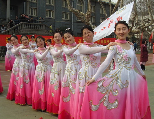 我院女教师获排舞大赛二等奖